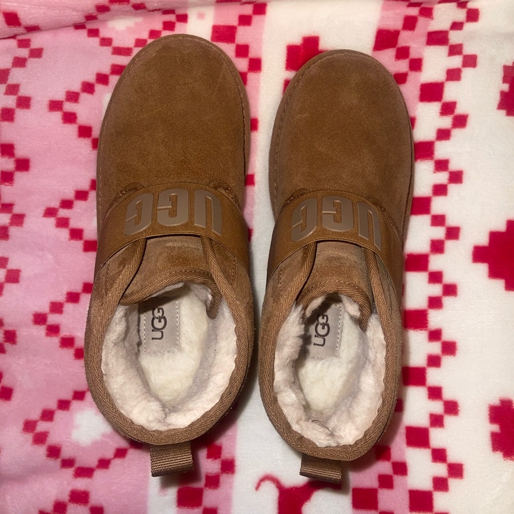 UGG Big Kids Size 5 Tan Boots with Cream Lining